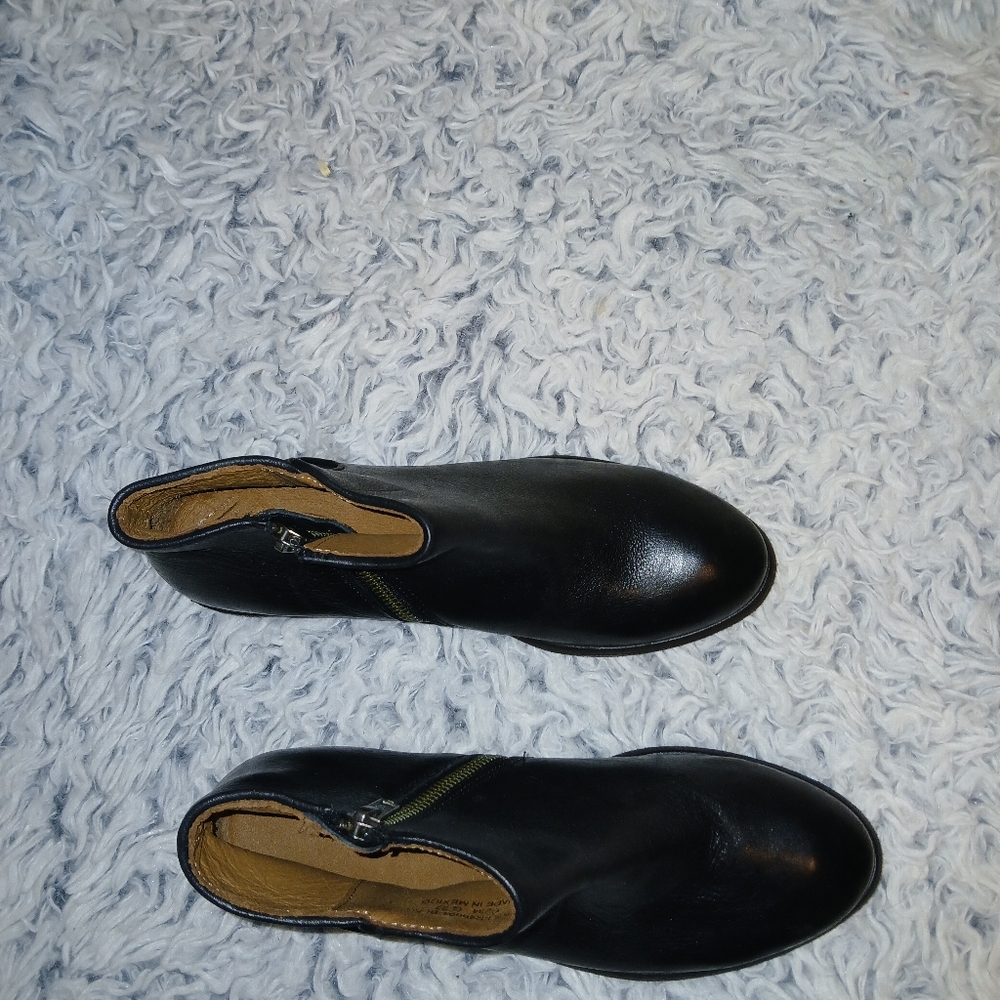 Frye Carson Piping Bootie